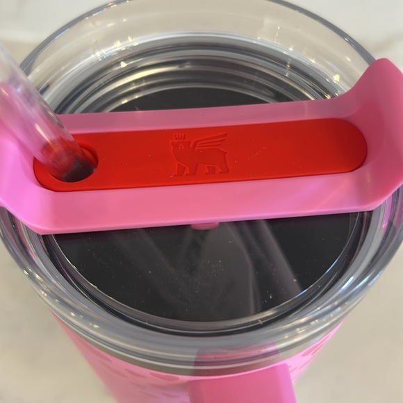 LIMITED STANLEY 40oz 2025 tumbler ( pink hearts ) Target limited edition PINK!! - Picture 3 of 5
